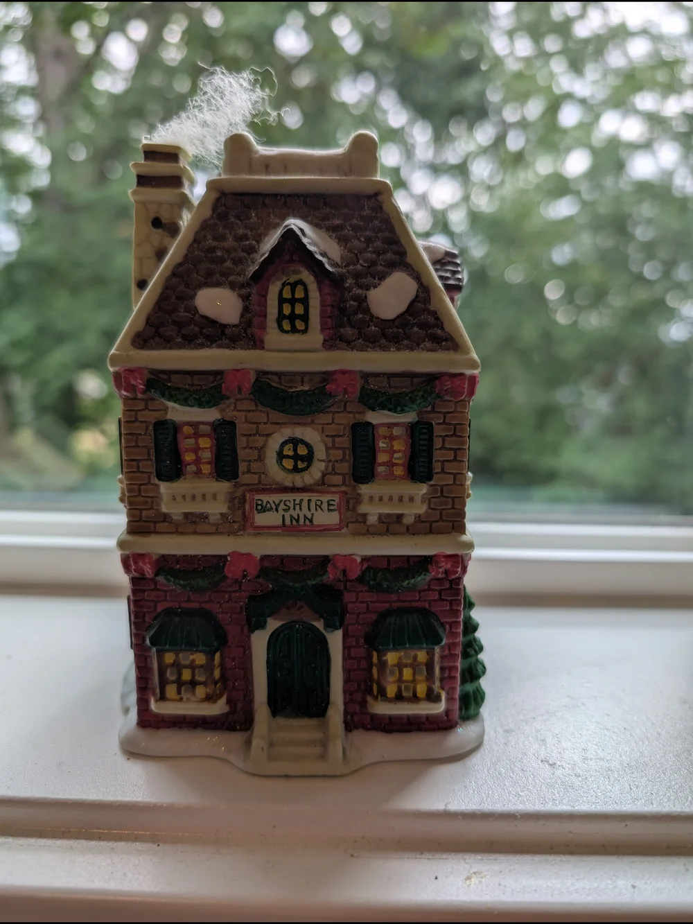 Vintage 1997 Trim A House Bayshire Village Three Piece Holiday Scene.